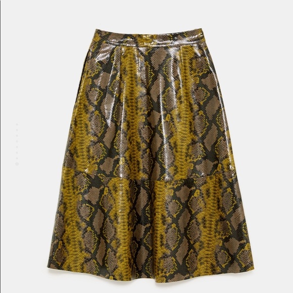 *2 for $30* Zara Python leather inspired skirt size XS - Picture 1 of 4
